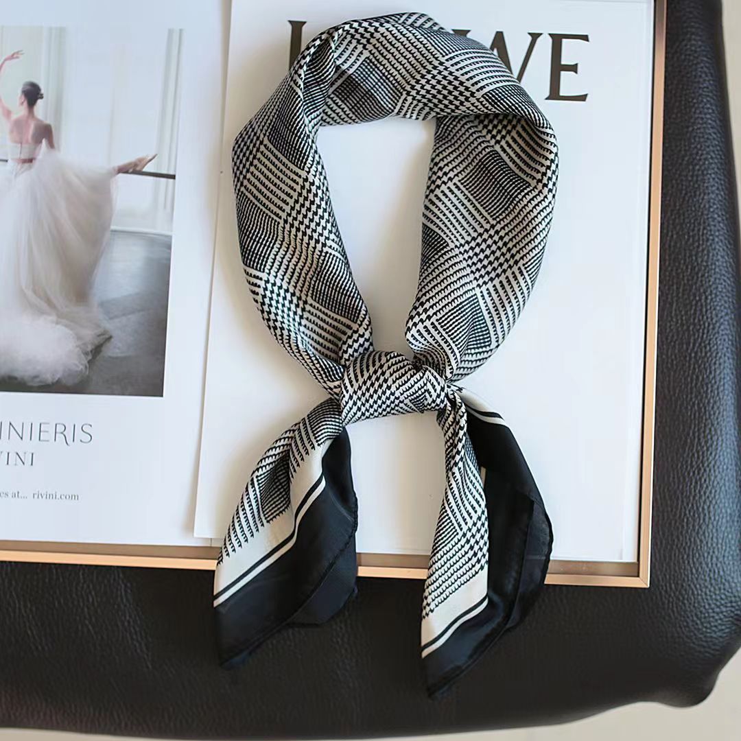 Sciarpa quadrata stampata zebr - Ascot Neck Scarf recensione e prezzo