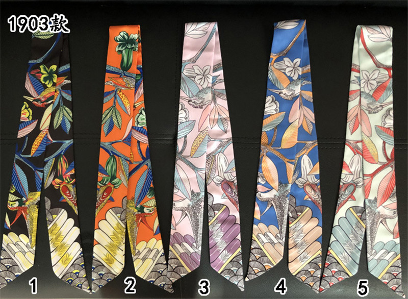 Marchio di lusso colibrì stamp - Ascot Neck Scarf recensione e prezzo